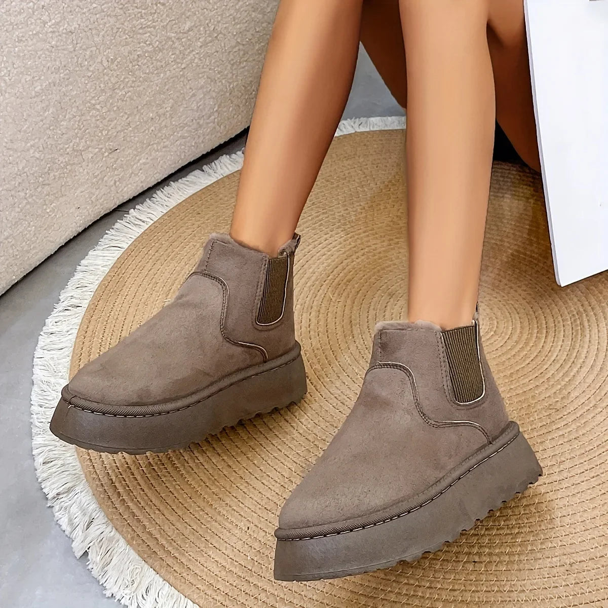 Winter Women Short Plush Warm Snow Boots Casual Shoes  New Suede Fur Chelsea Ankle Boots Flats Platform Ladies Shoes Botas